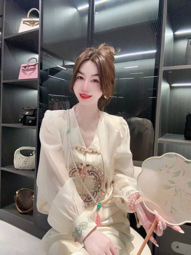 新中式刺绣衬衣 提花刺绣缎衬衣 超显雅气 素雅的银白 上身超显书香气质 Smlxl